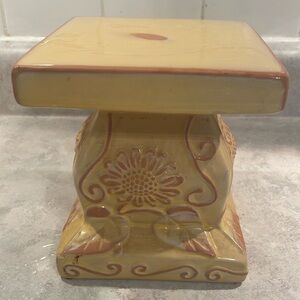 Southern Living at Home pedestal